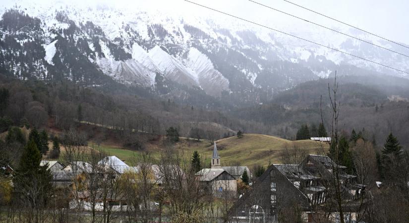 Megtalálták a francia Alpokban eltűnt kisfiú ruháit