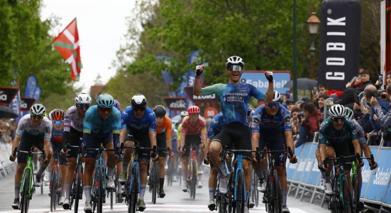 Országútis hírek külföldről: francia győzelem a Baszk Kör második etapján, módosult Cavendish versenyprogramja, távozhat Zeeman