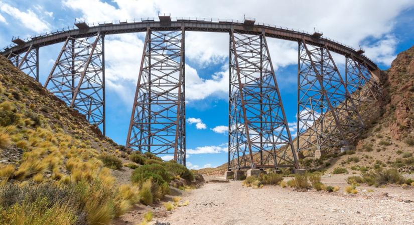 Képeken az 1930-ban épült ijesztően keskeny, magas acélvázas vasúti híd Argentína kietlen hegyvidékén