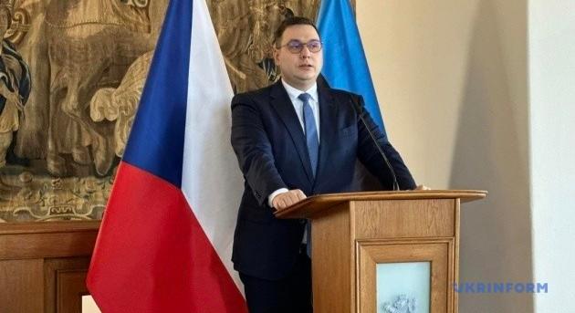 Cseh külügyminiszter: Ukrajnának mielőbb lőszert kell kapnia