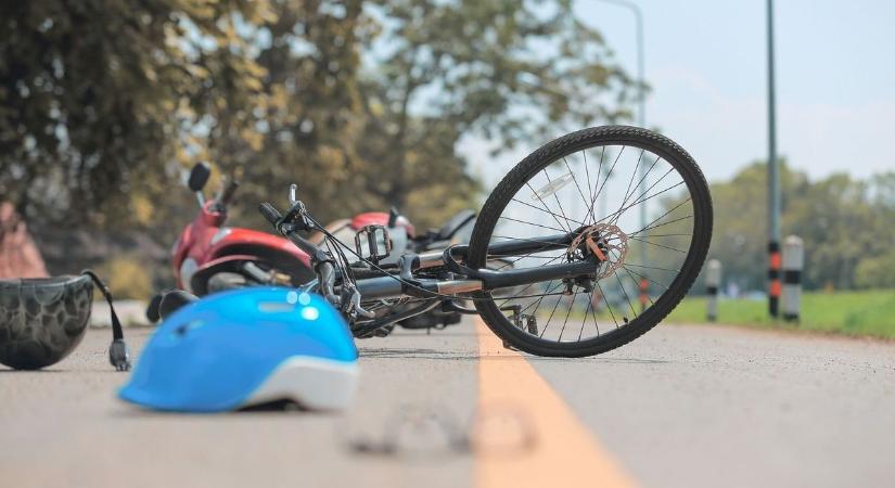 Előzés közben ütött el négy biciklist egy férfi Győr közelében