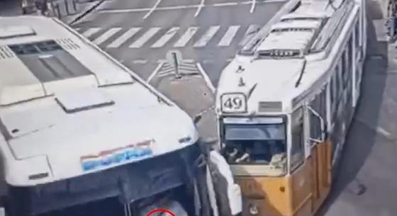 Csúnya baleset a Múzeum körúton: villamossal csattant a busz – videó