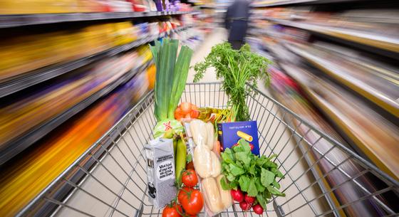Akár meg is triplázhatja a mostani élelmiszer-inflációt a kormány, ha rászáll a kiskereskedelemre