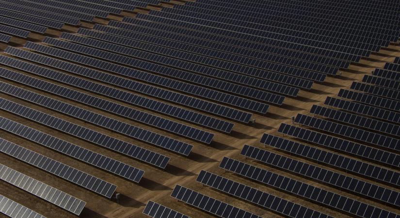 Vizsgálódik az EU két kínai napenergia cégnél