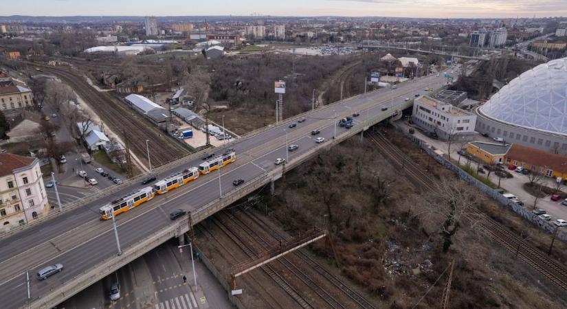 Javítják a Hungária körúti felüljáró szigetelését