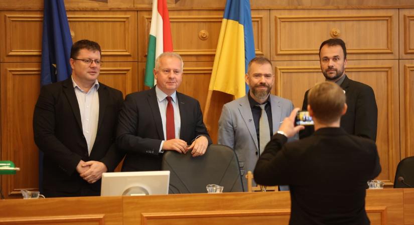 A Pécsi Fidesz üvegzseb-rendeletet indítványoz a folyamatos baloldali mutyik helyett!