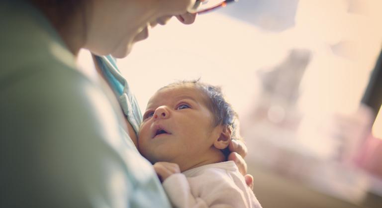 Döntött a Kúria, több édesanya kaphatja meg a csecsemőgondozási támogatást