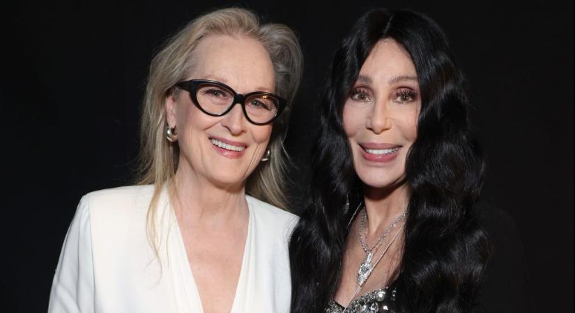 Meryl Streep és Cher véletlenül újraalkották egy 40 évvel ezelőtti fotójukat