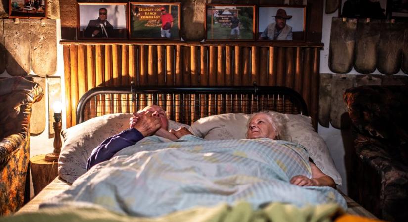 Így gondozza a 91 éves Béla bácsi a demens feleségét, Máriát