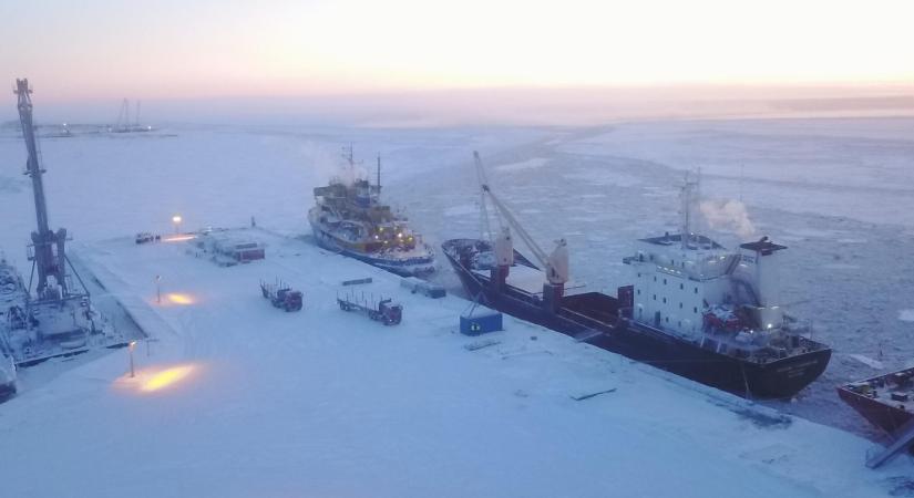 Az orosz Arctic LNG 2 felfüggeszti a gáz cseppfolyósítását a szankciók és a tartályhajók hiánya miatt