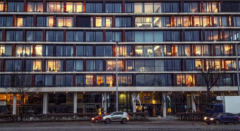 Költöztetik a MÁV székházát – reagált a Raiffeisen Bank