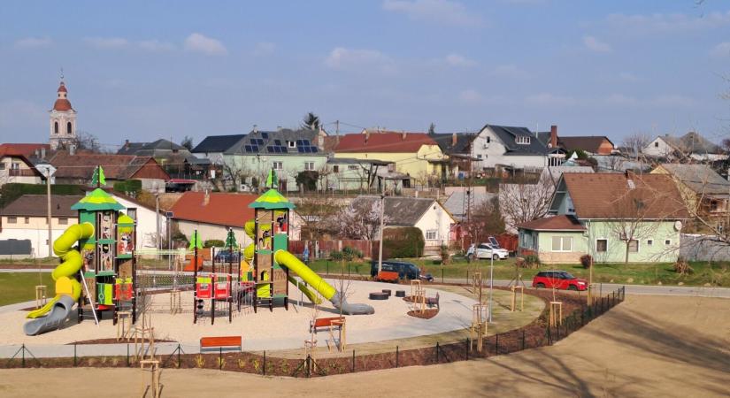 Több generációs sport-és szabadidőparkban pihenhetnek a Duna menti város lakói