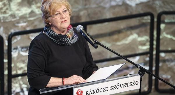 Szili Katalin: a nemzetért dolgozni mindenkor betonszilárdságú tartást ad