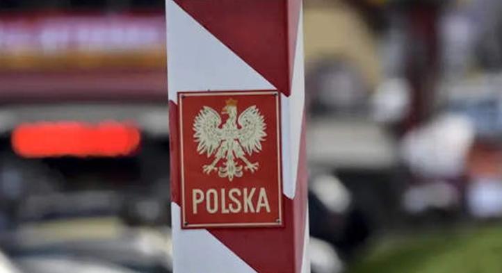 Csaknem 90 órát vesztegelnek a tehergépkocsik a lengyel-ukrán határátkelőknél