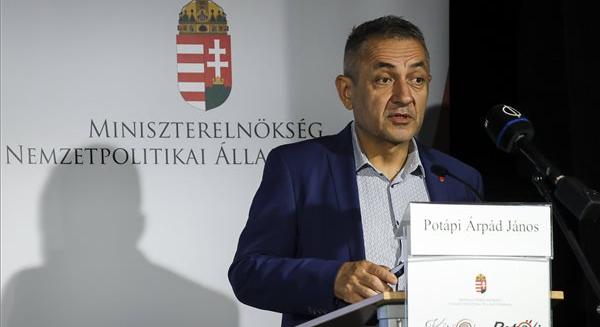 Potápi Árpád János: Magyarország felelősséget visel a nemzet tagjaiért, éljenek bárhol a világban