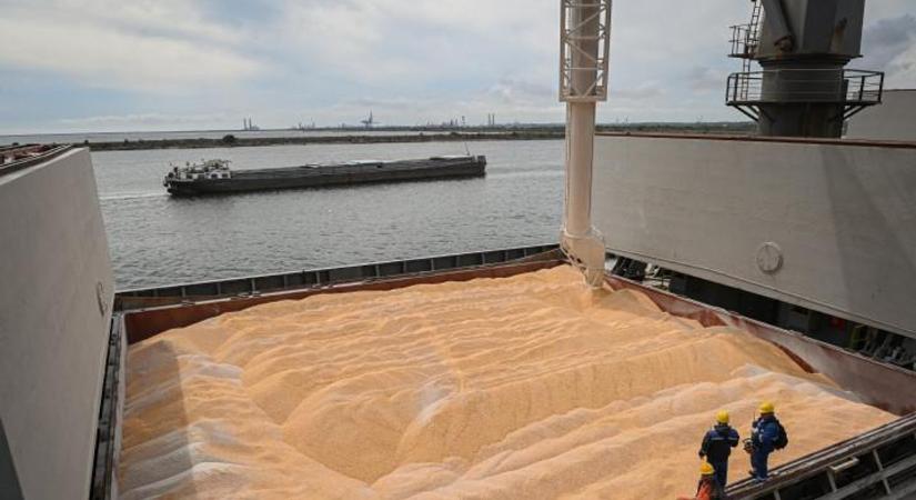 Két teherhajó tart az ukrán kikötők felé gabonáért