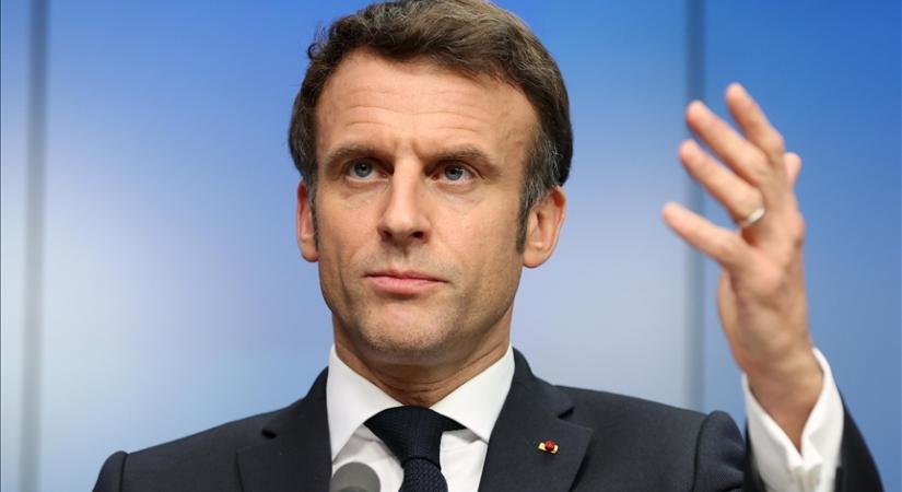 Macron: Franciaországnak jelentősen csökkentenie kell a bevándorlást