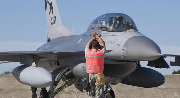 Dánia 19 F-16-os harci gépet ad Ukrajnának
