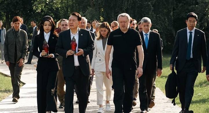Váratlanul Ukrajnába látogatott a dél-koreai elnök