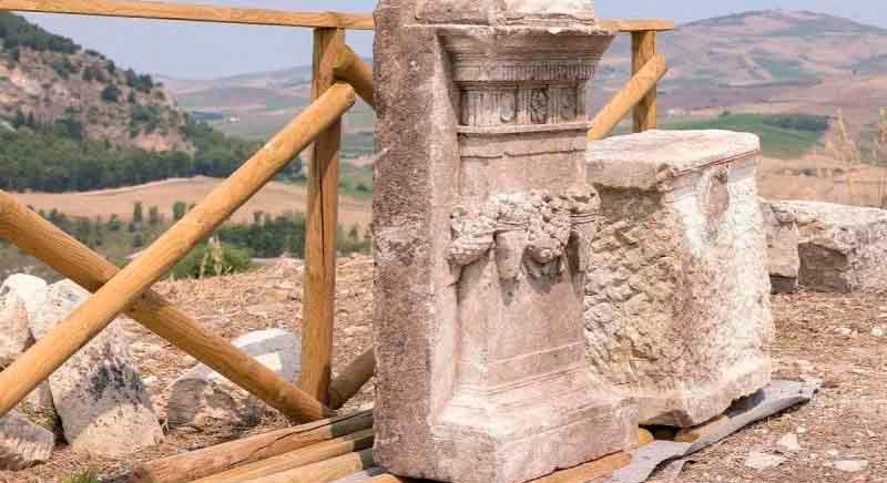 Hellenisztikus korból származó oltárt rejtett egy lakóház
