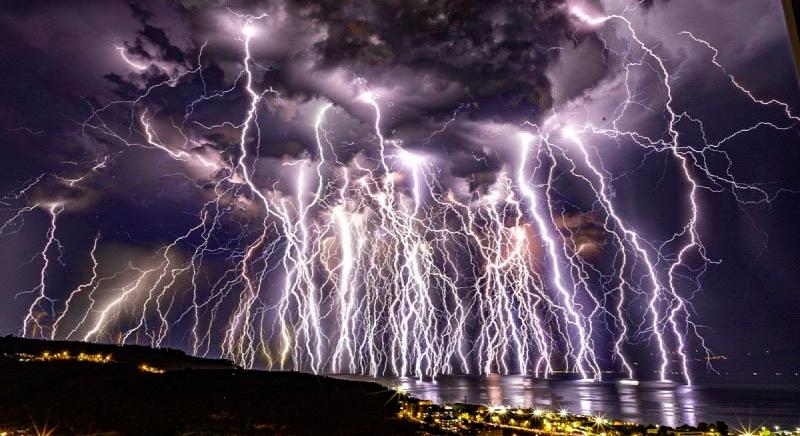 Hihetetlen time-lapse felvétel örökített meg száz villámot