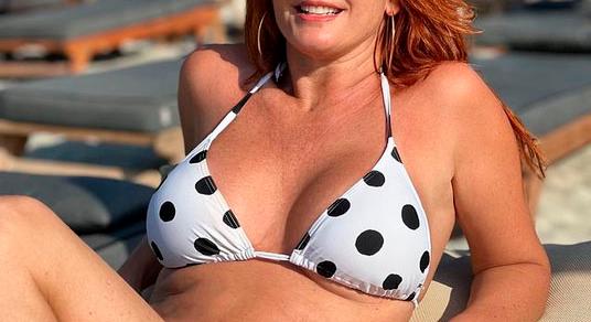 Az 54 éves Keleti Andrea bikiniben fotózkodott: "Simán lekörözöd a 20 éveseket!"