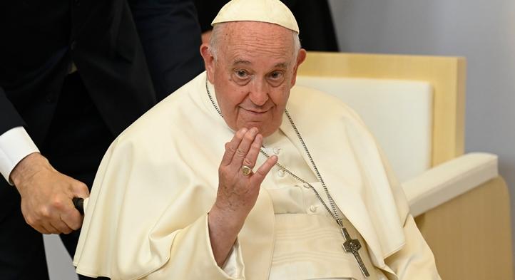 Ferenc pápa szerint a fegyverek elpusztítják a béke minden reményét