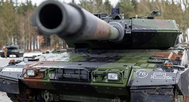 Kanadai Leopard 2-est fotóztak Ukrajnában
