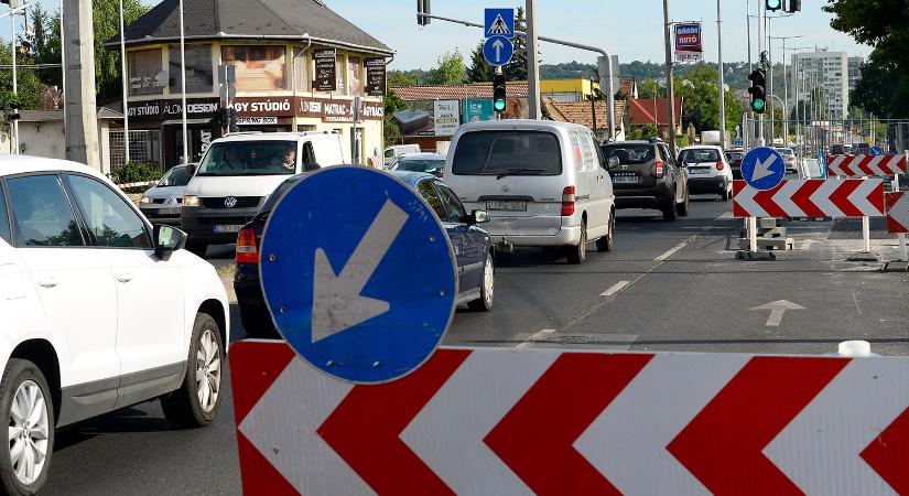 Hetekig tartó lezárás lesz a Hungária körúti felüljárón