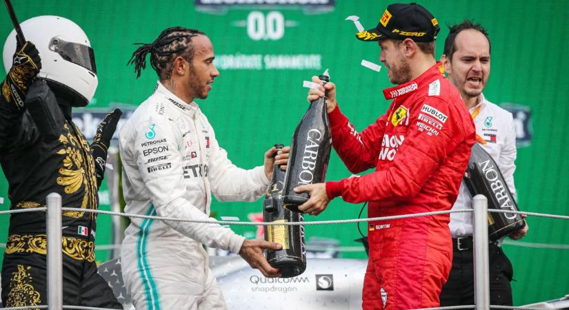 Lewis Hamilton is a már visszavonult világbajnokot látná a legszívesebben a maga helyén