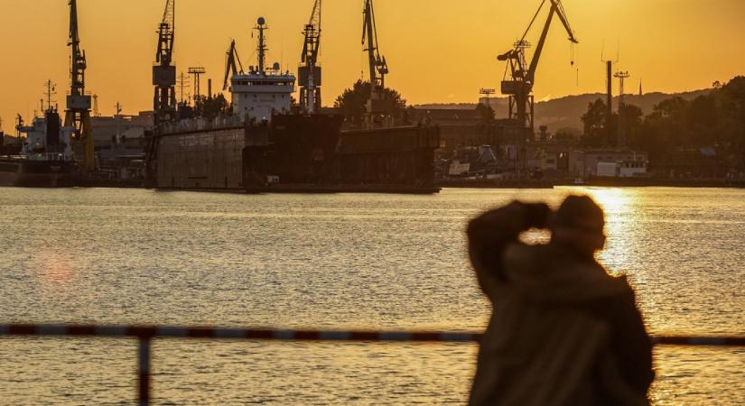 Kínai befolyástól tartanak a lengyel kikötőben, ahol az Ukrajnának szánt fegyvereket szokták kirakodni