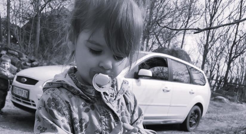 Tragikus vége lett a keresésnek: holtan találták meg a 2 éves szerb kislányt