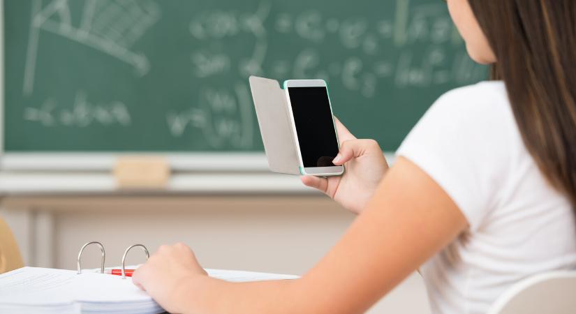 A Középiskolák Diáktanácsa egyetért a mobil betiltásával az alsó tagozaton