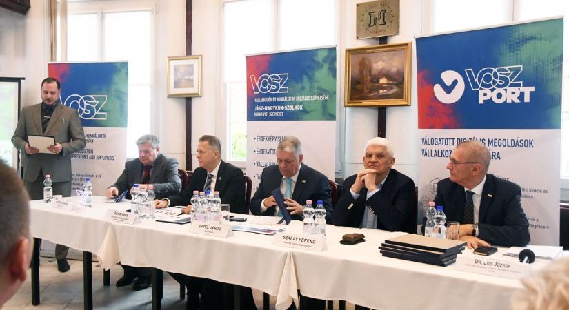 A vármegyei VOSZ 25. születésnapját is megünnepelték a vállalkozói fórumon