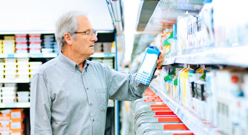 Soha ne tegye a tejet a hűtő ajtajának polcára, mert súlyos egészségügyi kockázatnak teszi ki magát vele