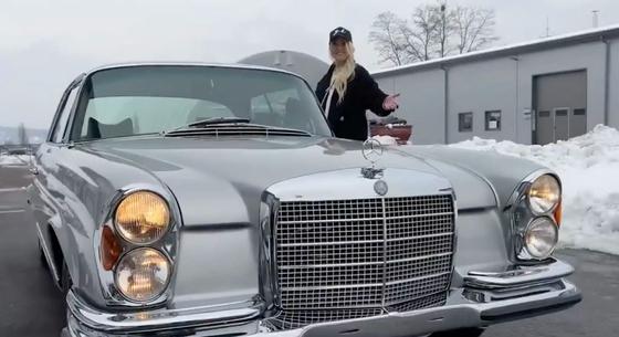 Tatabányán felújított, 180 millió forintos Mercedesről forgatott az egyik legismertebb női autós videós, Supercar Blondie