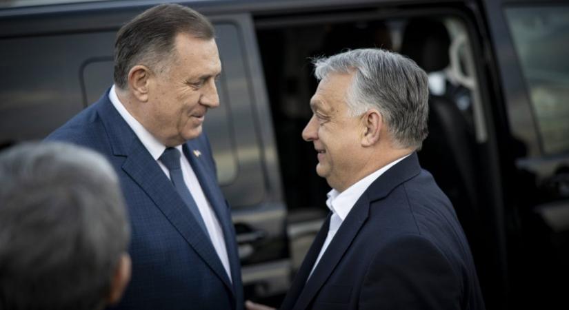 Orbán Viktort kitüntette Milorad Dodik