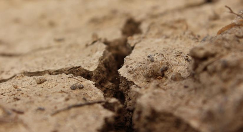 Az Alföldön száraz talaj várja a vetést