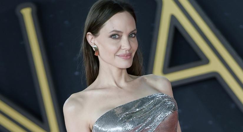 Így nézett ki Angelina Jolie tiniként - Szerinted nem plasztikáztatott? - Fotók