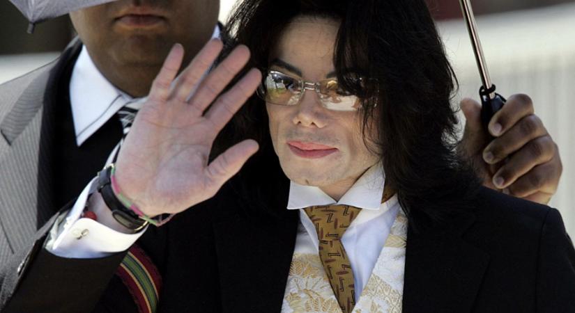 Egyre nagyobb a botrány, nyilvánosságra kerülhetnek Michael Jackson meztelen fotói