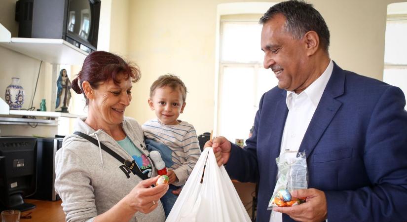 Tartós élelmiszereket kaptak a rászorulók Nagykanizsán