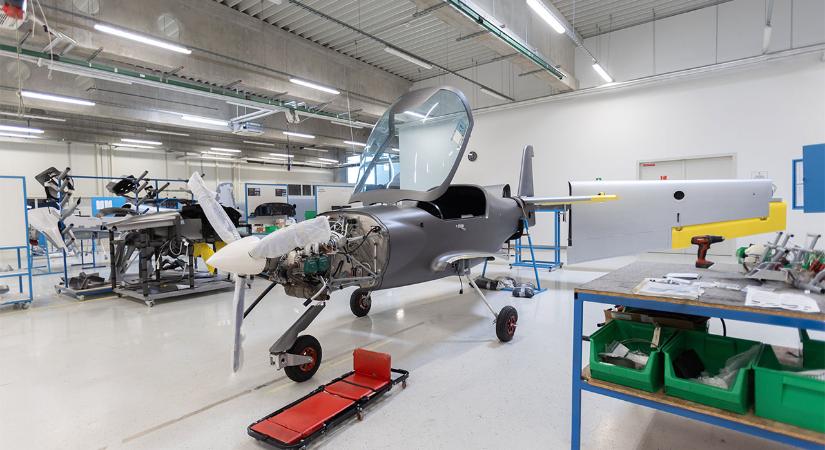 Új gyárcsarnokot épít és négyüléses kompozit típust fejleszt a Magnus Aircraft