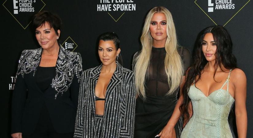 Előkerültek a Kardashian nővérek legforróbb meztelen képei - fotók