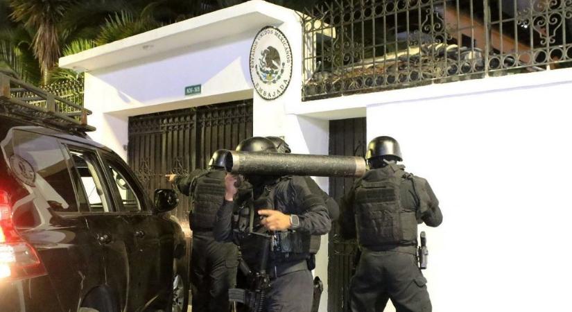 Az ecuadori rendőrök bemásztak a mexikói nagykövetségre, ahonnét kirángatták kenőpénzes bukott alelnöküket