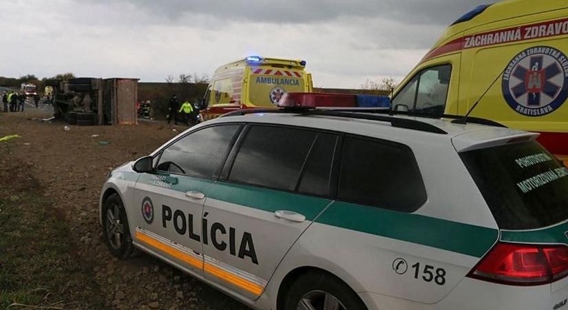 Halálos buszbaleset történt egy kelet-szlovákiai településen