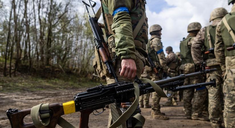 Így trükköznek az ukrán férfiak, hogy elkerüljék az orosz–ukrán háborút
