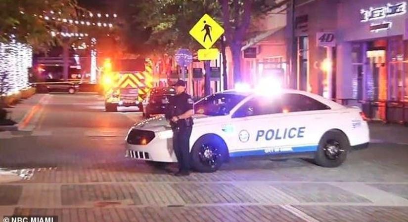 Floridai lövöldözés: egy bevásárlóközpontban tüzet nyitottak az emberekre, két halott - videó