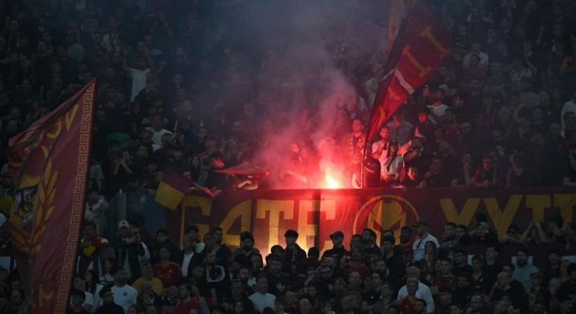 Botrányos tömegverekedés tört ki a szurkolók között a Roma-Lazio rangadón - videó