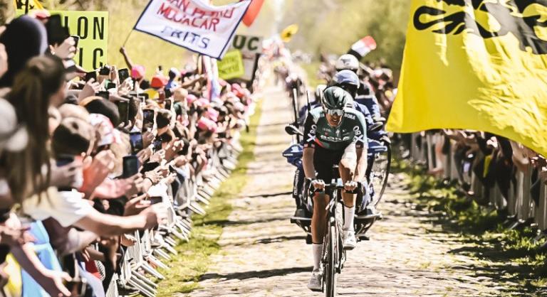 Országútis hírek külföldről: út a pokolba, avagy jön a férfi Párizs-Roubaix, az arenbergi rémálom legendája, a világbajnok sikere a nőknél