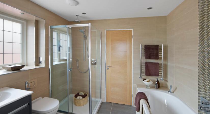 5 tipp, hogy feldobd semleges színű fürdőszobád